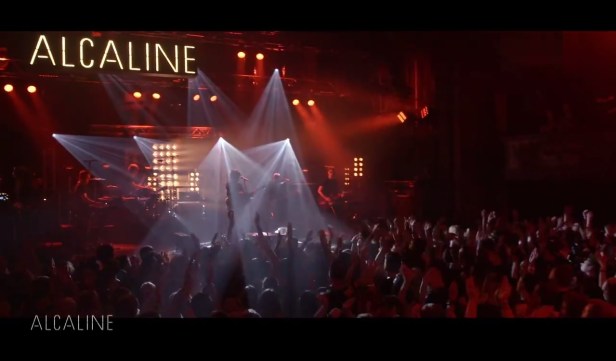 Live Trianon (La Vie est Belle)